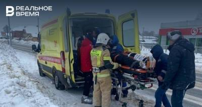 В Татарстане на берегу Волги мужчина сломал ногу, катаясь на сноуборде