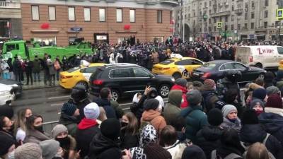 Около 20 москвичей с COVID-19 пришли на незаконный митинг в Москве