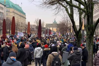 В центре Берлина требуют освободить Алексея Навального