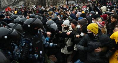 39 силовиков пострадали на несанкционированной акции в Москве