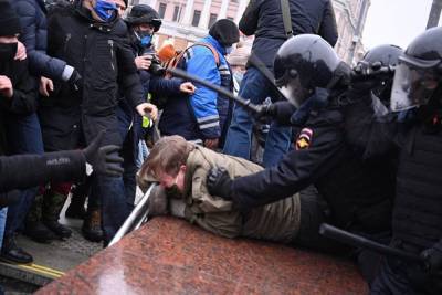 Управление СКР по Москве начало проверку данных о насилии над полицейскими на митинге