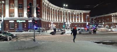 В центре Петрозаводска обнаружена подозрительная сумка – работает полиция