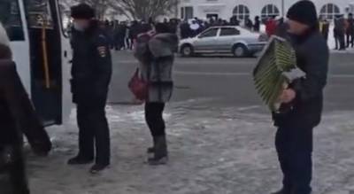 Гармонист на митинге стал "гвоздем программы" во время задержаний в Чебоксарах