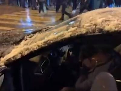 На Цветном бульваре в Москве разбили предполагаемый автомобиль ФСБ