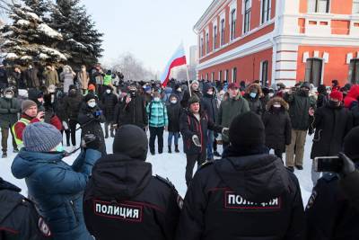 Как в Челябинске в 25-градусный мороз прошла акция в поддержку Навального. Репортаж Znak.com