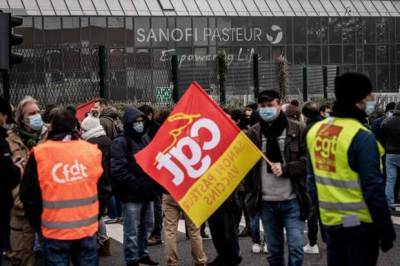 В столице Франции проходит акция протеста против сокращения рабочих мест