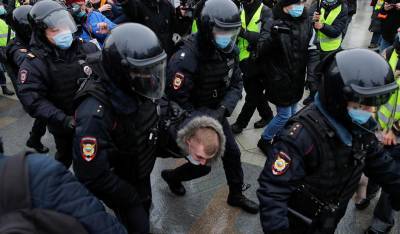 На акциях протеста в поддержку Навального задержали более 1800 человек