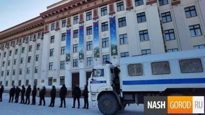 В Тюмени несогласованный митинг и шествие посетило около 1000 человек (видео)