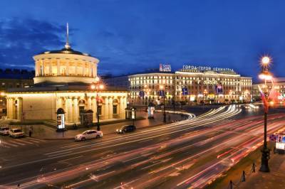 В центре Петербурга открыли закрытые ранее станции метро