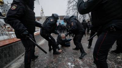 Незаконные акции: волна агрессии от Владивостока до Москвы