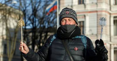 ФОТО: В Риге и Даугавпилсе прошли пикеты в поддержку Навального
