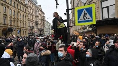 Вассерман: Байден лицемерит, поддерживая протесты в РФ и осуждая их в США