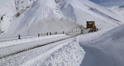 Некоторые дороги в Армении закрыты - на верхнем Ларсе скопилось 760