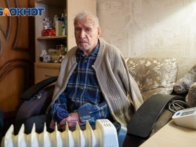Держал над Рейхстагом знамя Победы, а теперь выживает в собственной квартире: в Волгограде замерзает 97-летний ветеран