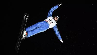Фристайлист Буров завоевал золото в лыжной акробатике на этапе КМ в Москве