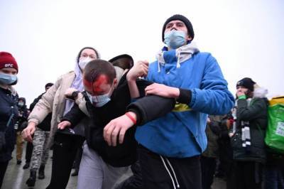 Дымовые шашки и избиения: как в Москве прошел митинг, объявленный командой Навального