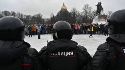 Политолог объяснил, почему митинги в поддержку Навального захлебнулись в России