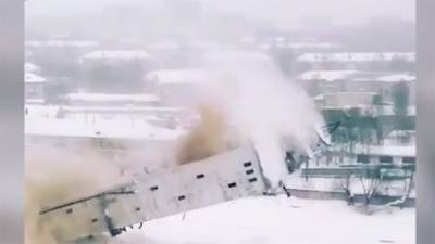 Взрыв башни мукомольного комбината в Кирове попал на видео