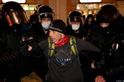 "Украина решительно осуждает": МИД отреагировал на задержание протестующих в России