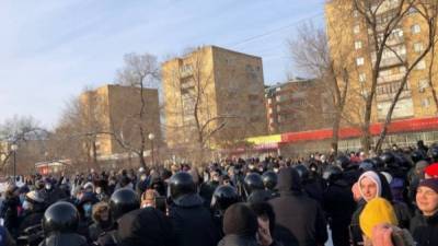 Украина решительно осуждает насилие, – МИД о задержании протестующих в России