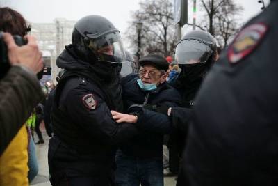 Госдеп США призвал освободить задержанных на митингах в России