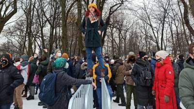 Большинство задержанных на митингах подростков в Москве отпустили