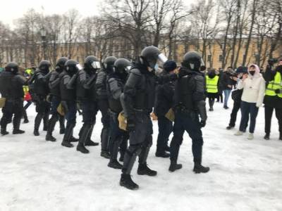 «Не выполняйте преступных приказов»: россияне напрасно требовали от силовиков не бить мирных протестующих