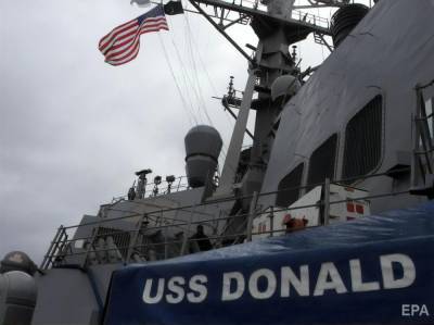 Американский эсминец вместе с военными самолетами зашли в Черное море