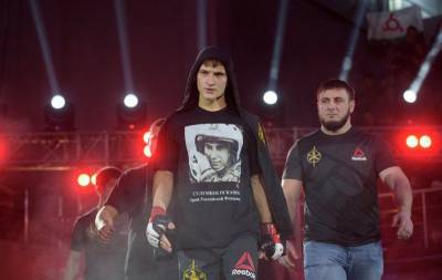 Россиянин Евлоев победил Ленца на турнире UFC 257