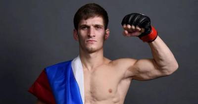 Россиянин Евлоев одолел Ленца на турнире UFC