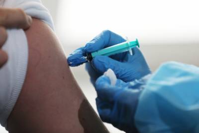Почти 12 тысяч южноуральцев поставили прививку от коронавируса