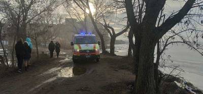Под Одессой спасатели согнали 15 подростков с тонкого льда