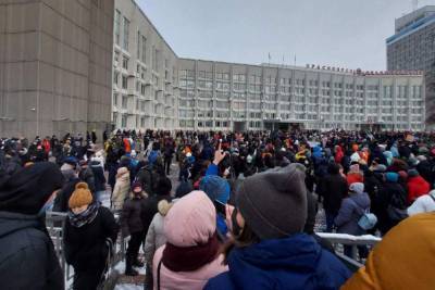На митинге в поддержку Навального в Красноярске задержали десятки человек