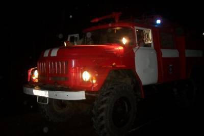Ночью в Иванове загоревшиеся частный дом и автомобиль тушили 26 человек