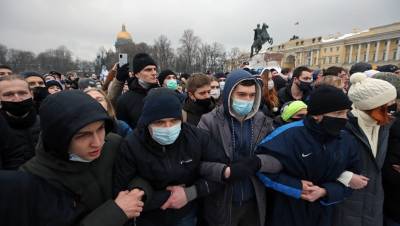 Штаб Навального насчитал более 650 задержанных на митинге в Петербурге