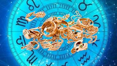 Астрологи назвали два знака Зодиака, которым нельзя носить золото