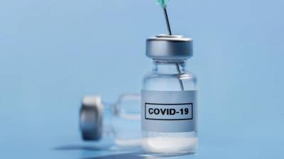 Еще один американец умер после вакцинации от COVID-19
