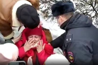 В Ярославле протестующие сбили с ног пенсионерку и обвинили в этом полицию