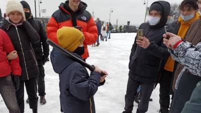 Двенадцать подростков были задержаны на незаконной акции во Владивостоке