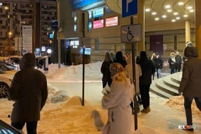 Полиция и ОМОН остановили ночную вечеринку в Екатеринбурге