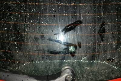 Возле детского сада в Рязани неизвестные обстреляли припаркованный автомобиль