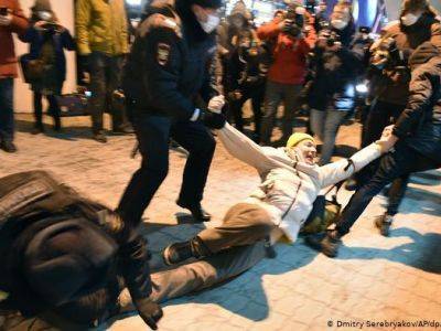В России на акциях протеста задержано 3296 человек