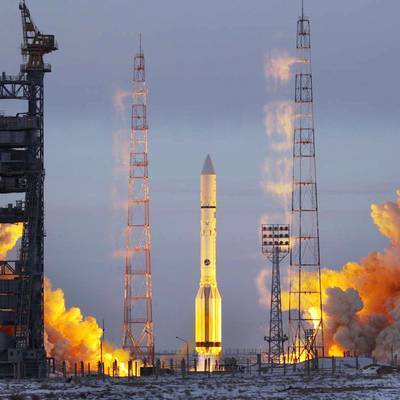 Роскосмос исполнил мечту участника акции "Елка желаний" увидеть подготовку космонавтов