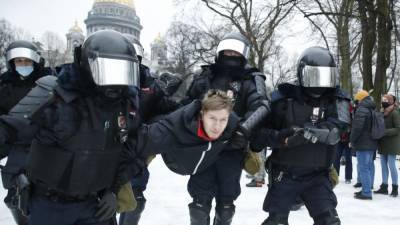 На акциях протеста в России задержали более 3 тысяч человек