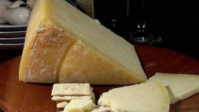 Поставки импортного сыра увеличились в России