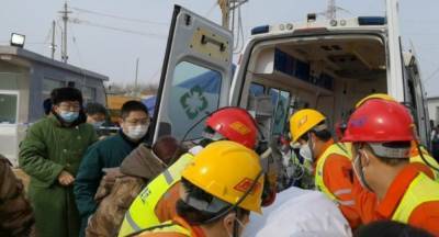 В Китае спасли горняка, который 2 недели находился под землей