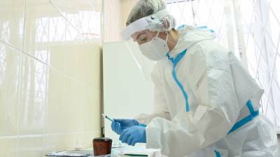 Медики обследовали на коронавирус еще 25 тысяч петербуржцев за сутки