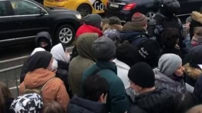 Члены Pussy Riot сбили полицейского при задержании в Москве во время митинга