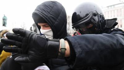 Больше десяти жителей Москвы обратились в больницы после стычек с полицией