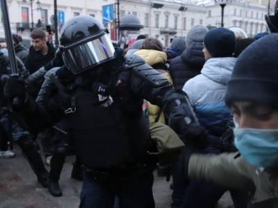 В Петербурге задержали мужчину по обвинению в избиении полицейских в ходе митинга